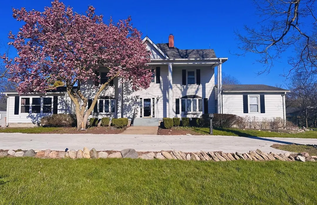 Speedway Legacy Inn-1